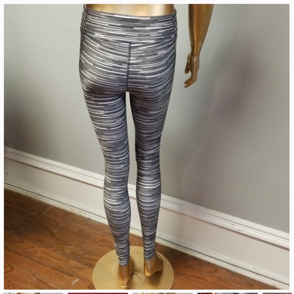 Under Armour HeatGear Compression Striped Womens Leggings - size L - NWOT - Picture 2 of 10